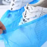 Sarung Sepatu Medis Plastic Shoes Cover Isi 100pcs — 4