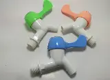 Kran Air Jempol PVC Engkol Ukuran 1/2 dengan Sambungan 3/4 — 2