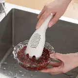 Sendok Alat Saringan Pencuci Beras Kacang Multifungsi - Cream — 4