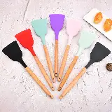 Spatula Masak Silikon dengan Gagang Kayu Tahan Panas 32Cm — 2